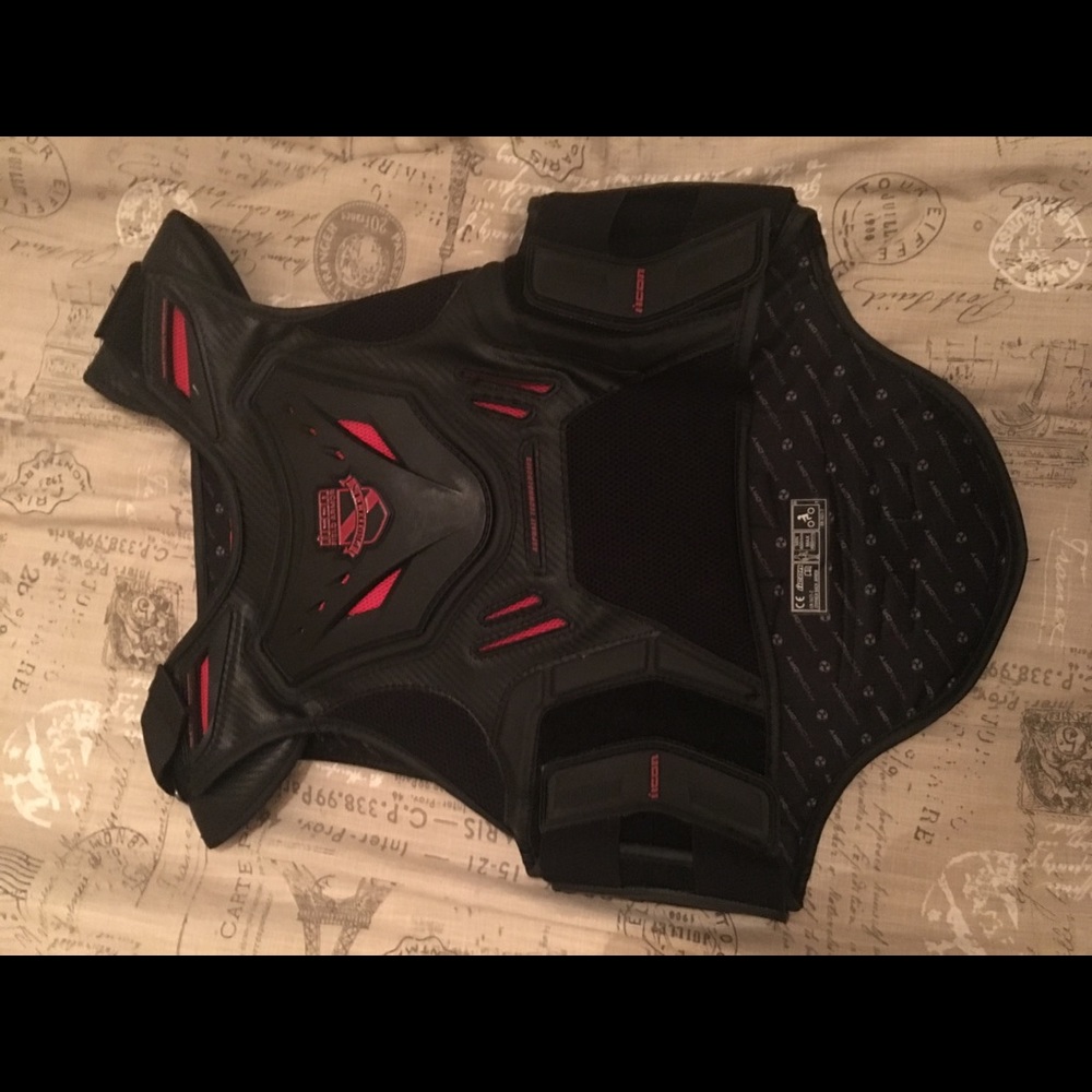 Icon Stryker Vest size large